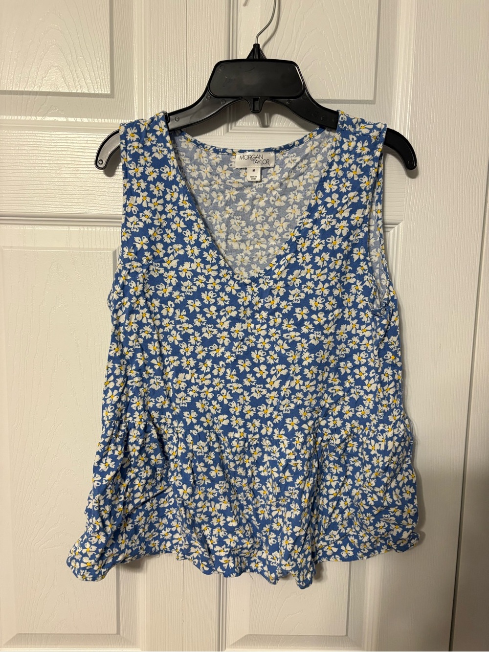 Morgan Taylor Blue Daisy Print V-Neck Sleeveless Camisole